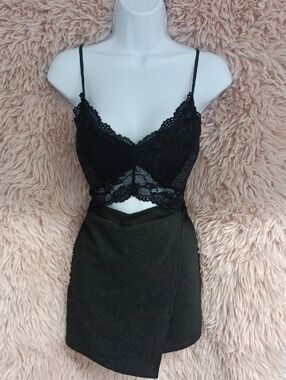 Black Lace Crop Cut Out Zipper Sleeveless Jumpsuit Romper – Medium
